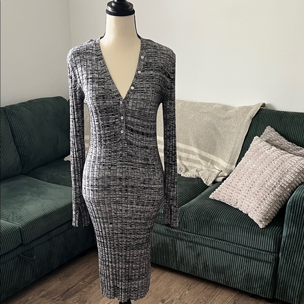 Chic Long Sleeve Knit Dress in Black‎ and Gray
